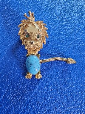 Vintage Gold Lion King Brooch Pin Cabochon Green Rhinestone Eyes Crown